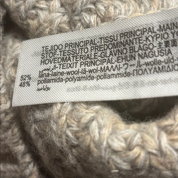 Zara Chunky Knit Round Neck Utility Pocket
Beige Marl Gray Sweater Vest Size S - Picture 12 of 15